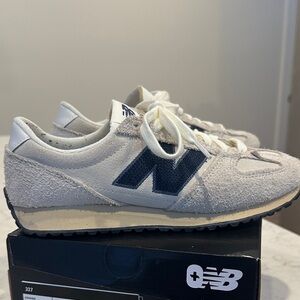 New Balance 471 Off-White and Dark Blue Sneakers